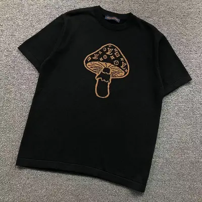 ¥178 L⭐ T-SHIRT 3201160621(im 170cm 60kg i wear size M in the phot)