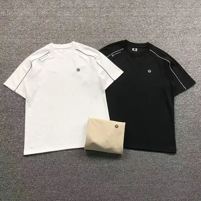 ￥138 LULULEMON T-SHIRT 2201215801（im 170cm 60kg i wear size L in the phot）