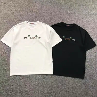 ¥158 L⭐ T-SHIRT 2201232901(im 170cm 60kg i wear size L in the phot)