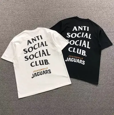 ￥85 ANTI SOCIAL SOCIAL CLUB T-SHIRT 123132602（im 170cm 60kg i wear size L in the phot）