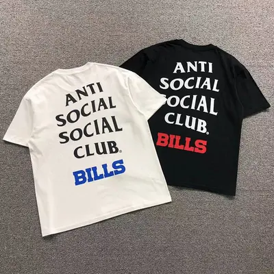 ￥85 ANTI SOCIAL SOCIAL CLUB T-SHIRT 123132102（im 170cm 60kg i wear size L in the phot）