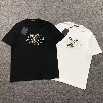 ¥115 L⭐ T-SHIRT 2203183604(im 170cm 60kg i wear size L in the phot)