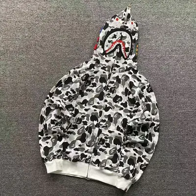 ￥215 BAPE HOODIE 3203210317（im 170cm 60kg i wear size S in the phot）