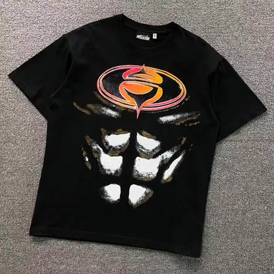 ¥115 HELLSTAR T-SHIRT 22040633125(im 170cm 60kg i wear size M in the phot)