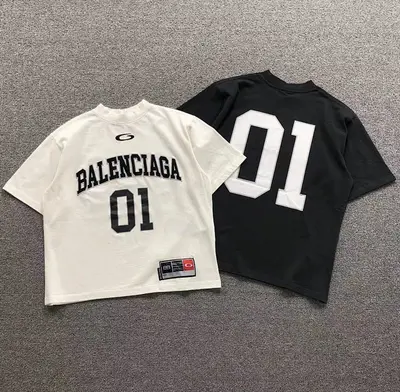 ￥135 B⭐L⭐⭐⭐IA⭐A T-SHIRT 42040801163（im 170cm 60kg i wear size XS in the phot）