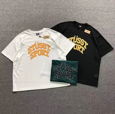 ¥138 STUSSY T-SHIRT 22041335001(im 170cm 60kg i wear size M in the phot)