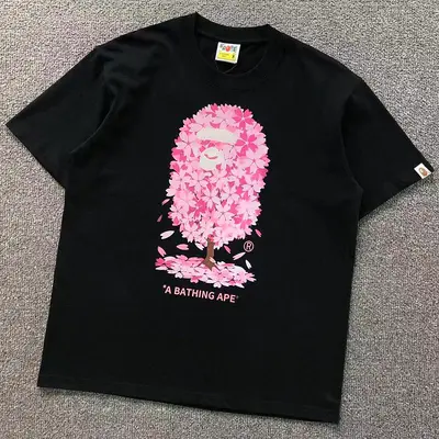 ￥85 BAPE T-SHIRT 124151731（im 170cm 60kg i wear size M in the phot）