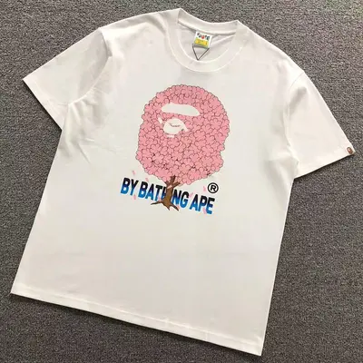 ¥85 BAPE T-SHIRT 124150131(im 170cm 60kg i wear size L in the phot)