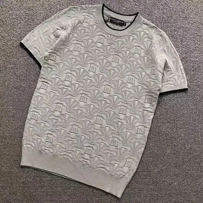 ¥185 D⭐LC⭐ GA⭐⭐A⭐A T-SHIRT 22041535125(im 170cm 60kg i wear size 48 in the phot)