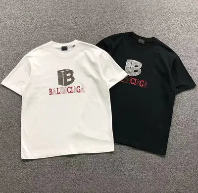 ¥118 B⭐L⭐⭐⭐IA⭐A T-SHIRT 52418122147(im 170cm 60kg i wear size L in the phot)