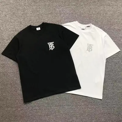 ¥128 B⭐R⭐E⭐RY T-SHIRT 3204222321(im 170cm 60kg i wear size M in the phot)