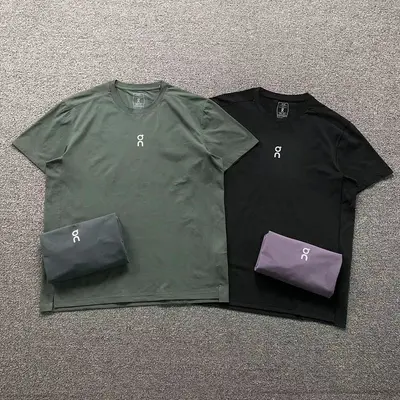 ¥98 ON T-SHIRT 524290119(im 170cm 60kg i wear size L in the phot)