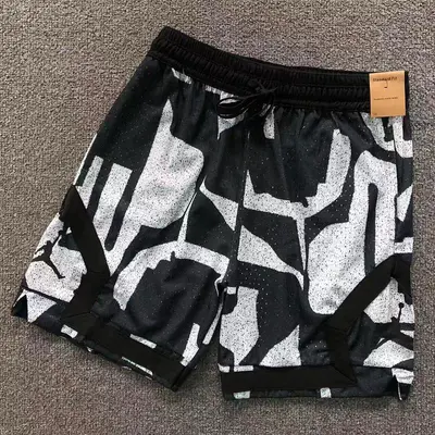 ￥85 NBA BASKETBALL SHORTS 1252112002（im 170cm 60kg i wear size L in the phot）