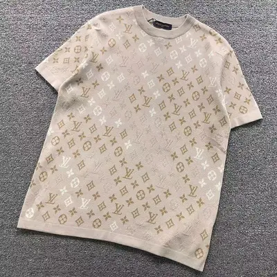 ¥195 L⭐ T-SHIRT 22060108125(im 170cm 60kg i wear size M in the phot)