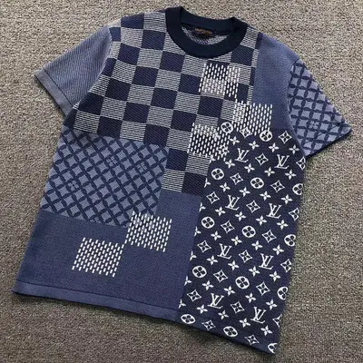 ¥195 L⭐ T-SHIRT 22060106125(im 170cm 60kg i wear size M in the phot)