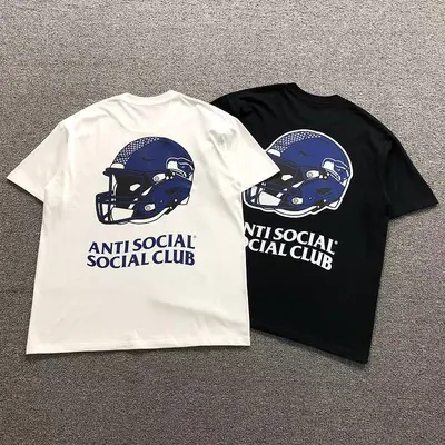 ¥88 ANTI SOCIAL SOCIAL CLUB T-SHIRT 3206213002(im 170cm 60kg i wear size M in the phot)