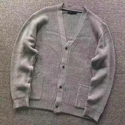 ¥168 L⭐ SWEATER 42062602146(im 170cm 60kg i wear size L in the phot)