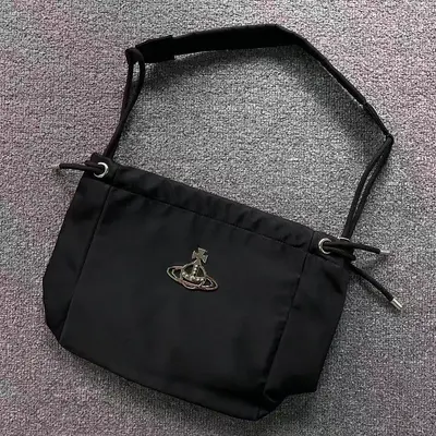 ￥129 VIVIENNE WESTWOOD BAG 2207022576 (长30CM*宽14CM*高29CM)