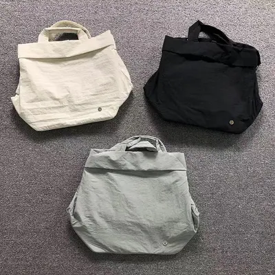 ¥208 LULULEMON BAG 4207031077 (长45CM*宽25CM*高35CM)