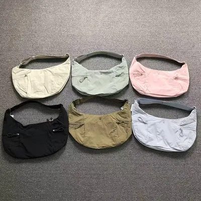 ¥168 LULULEMON BAG 4207031277(长47CM*宽16CM*高27CM)