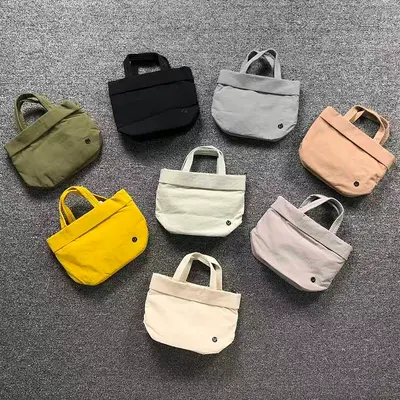 ¥158 LULULEMON BAG 4207030977 (长26CM*宽11CM*高19CM)
