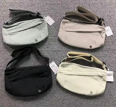 ¥145 LULULEMON BAG 4207031177(长30CM*宽11CM*高21CM)