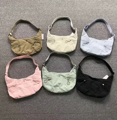 ¥158 LULULEMON BAG 4207030877(长38CM*宽10CM*高21CM)