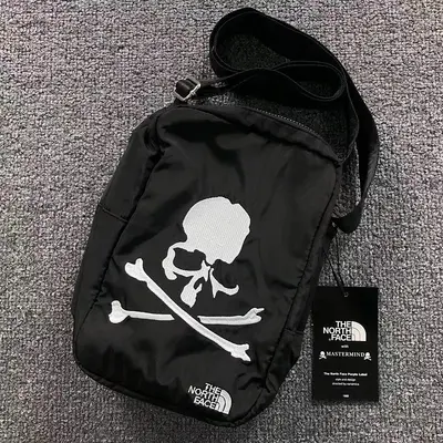 ￥158 MASTERMIND BAG 3207082321 (长23CM*宽8CM*高29CM)