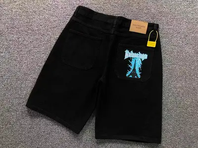 ￥185 B⭐L⭐⭐⭐IA⭐A SHORTS 3207110417（im 170cm 60kg i wear size L in the phot）