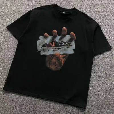 ¥88 CORTEIZ T-SHIRT 127130951(im 170cm 60kg i wear size M in the phot)