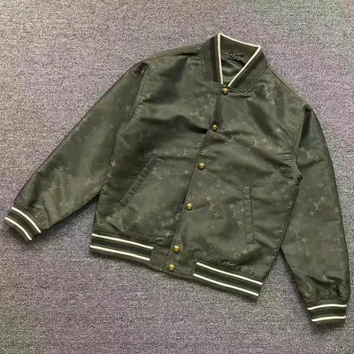 ¥358 L⭐ JACKET 3207171021(im 170cm 60kg i wear size L in the phot)