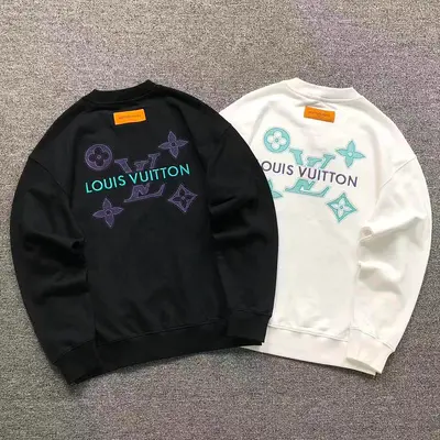 ¥178 L⭐ HOODIE 3208011421(im 170cm 60kg i wear size M in the phot)