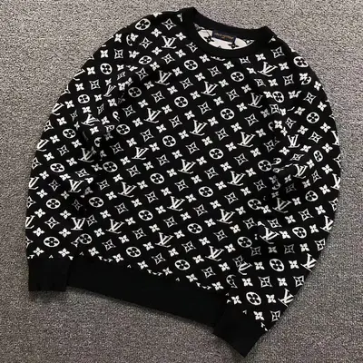 ¥235 L⭐ SWEATER 4208112001(im 170cm 60kg i wear size XL in the phot)