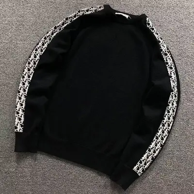 ¥235 D⭐O⭐ SWEATER 4208112301(im 170cm 60kg i wear size L in the phot)