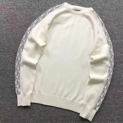 ¥235 D⭐O⭐ SWEATER 5208190101(im 170cm 60kg i wear size L in the phot)