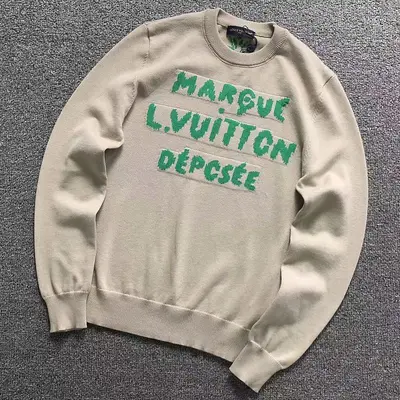 ¥235 L⭐ SWEATER 4208191101(im 170cm 60kg i wear size M in the phot)