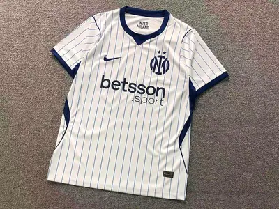 ￥82 FOOTBALL T-SHIRT 1282822002 （im 170cm 60kg i wear size M in the phot）