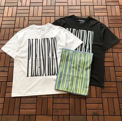 ¥~95 PLEASURES T-SHIRT 11090244(im 171cm 60kg i wear size XL in the phot)