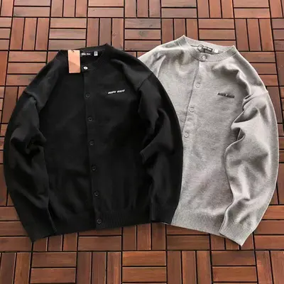 ¥~205 M🔥U M🔥U SWEATER 22091512 (im 180CM 68KG iwear size L in the photo)