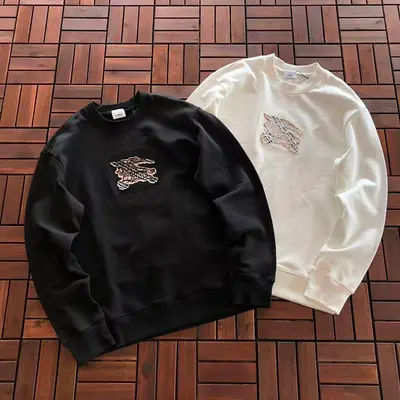 ￥~189 B🔥RB🔥RRY SWEATER 22092708 (im 180CM 68KG iwear size M in the photo)