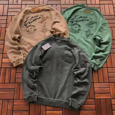 ￥~205 L🔥 SWEATER 22092686 (im 180CM 68KG iwear size M in the photo)