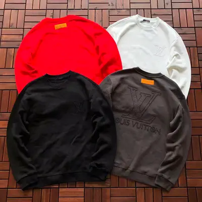 ￥~205 L🔥 SWEATER 22092647 (im 180CM 68KG iwear size M in the photo)