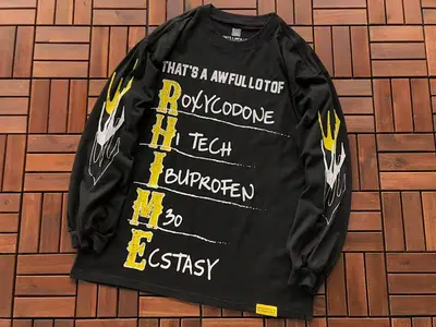 ￥~125 TH🔥T'S A AW🔥UL L🔥T OF C.. LONG-SLEEVE 11092886 (im 180CM 68KG iwear size L in the photo)