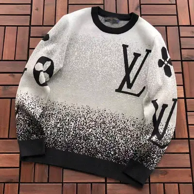 ￥~219 L🔥 SWEATER 11110403(im 185CM 70KG iwear size L in the photo)
