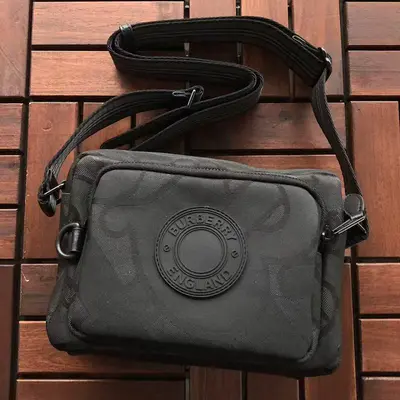 ¥~229 B🔥RB🔥RRY BAG 22110403 (长16CM*宽21CM*高7CM)