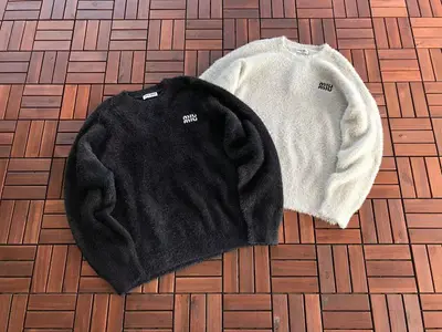 ¥~239 M🔥U M🔥U SWEATER 11110518 (im 170CM 60KG iwear size L in the photo)