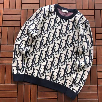￥~219 D🔥O🔥 SWEATER 11110730 (im 172CM 65KG iwear size L in the photo)