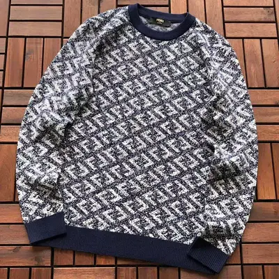 ￥~219 F🔥🔥D🔥 SWEATER 11110914 (im 185CM 70KG iwear size XL in the photo)