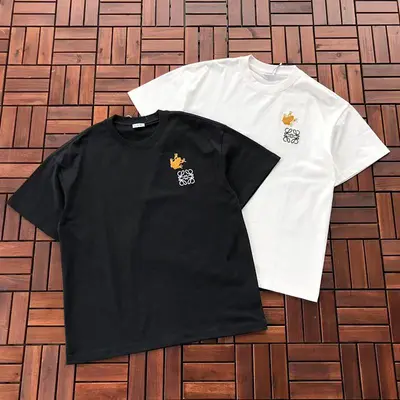 ￥~115 L🔥E🔥🔥 T-SHIRT 11111111 (im 185CM 80KG iwear size M in the photo)