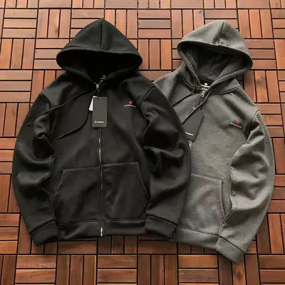 ￥~225 L🔥🔥UL🔥M🔥N HOODIE FLEECE 22111108 (im 185CM 70KG iwear size L in the photo)